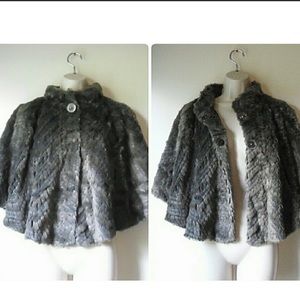 Fur capelet, so cute!!
